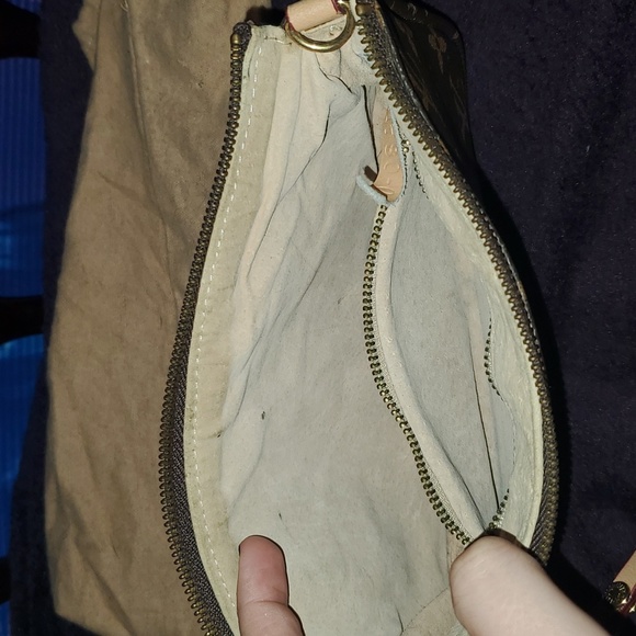 Rare Louis Vuitton Paris. Made in France bag. Alongside - Picture 2 of 4